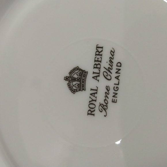 Vintage Royal Albert Roses China Tea Cup and Saucer - Picture 7 of 7